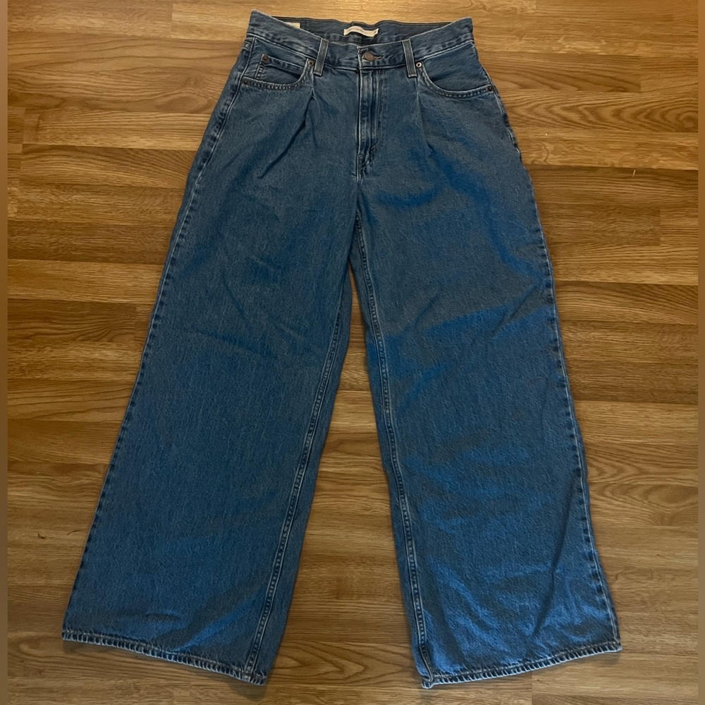 LEVIS // Baggy Dad Wide Leg Jeans